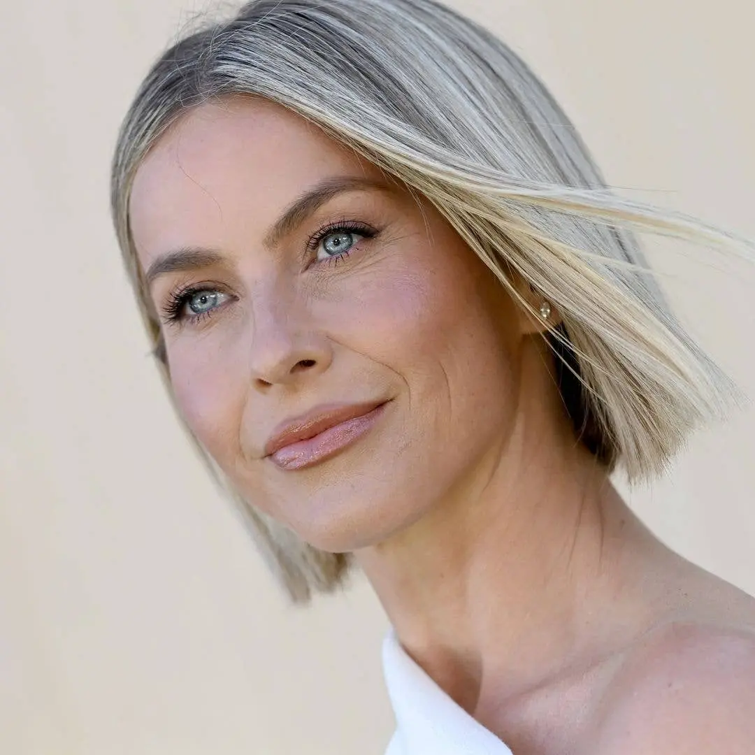 Julianne Hough foi chamada de perfeição ao aparecer em um look de renda e couro. Gosto de ver quando a gente se sente b…