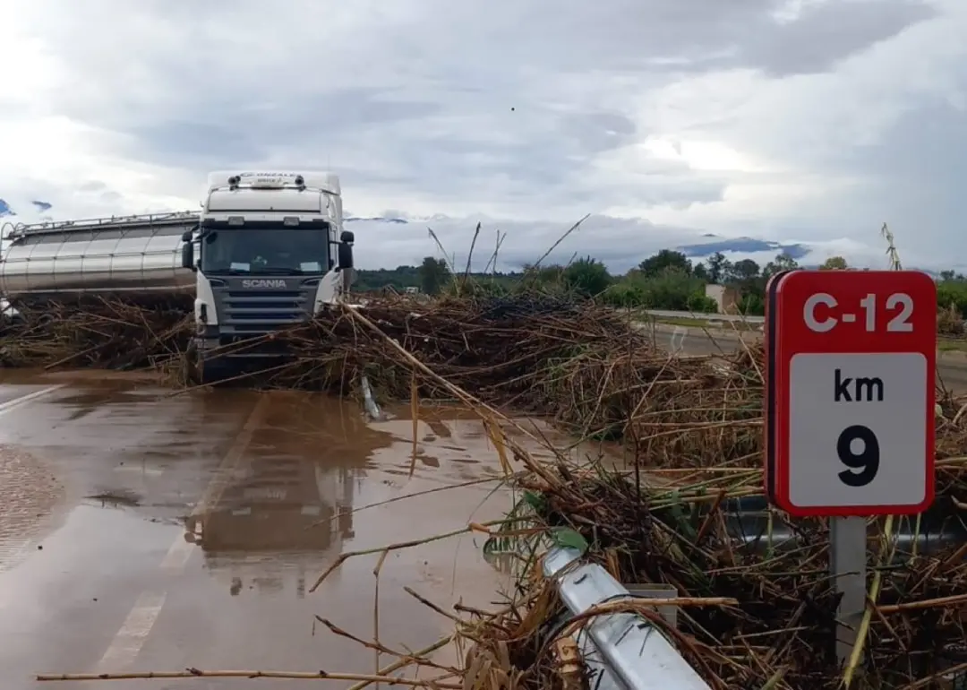 Mini-huracán mediterráneo chegando na Catalunha, com chuva torrencial de 40 mm em meia hora nas zonas costeiras. As res…