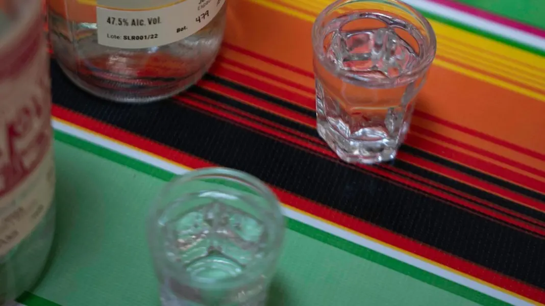 Chef Kátia Barbosa usa cachaça no pudim de tapioca no Aconchego Carioca, no Rio de Janeiro. É um jeito afetivo de celeb…