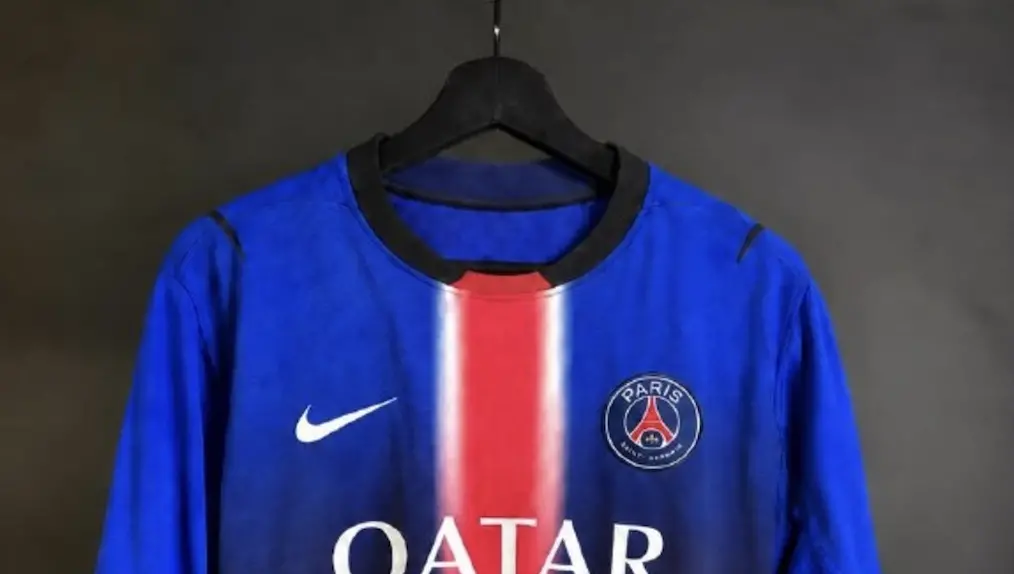 Vários kits de times de futebol saem do papel, como os oficiais do Napoli e FC Nantes, e vários vazamentos mostram os m…