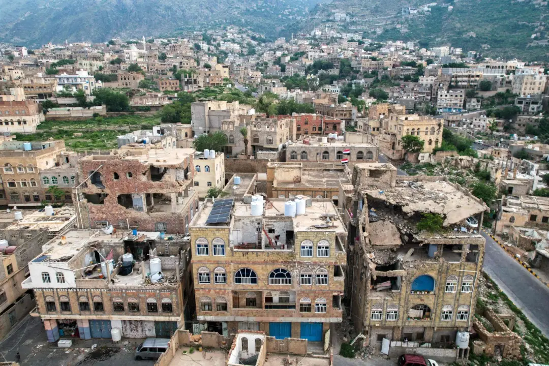 Mais de 1500 houthis mortos ou feridos em 24 horas no Iêmen. O fechamento da passagem al-Houban, que liga territórios s…