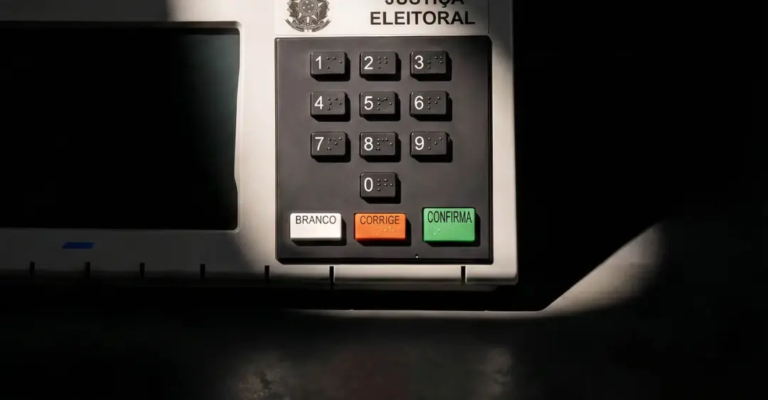 Voto nulo não cancela uma eleição, mesmo com mais de cinquenta por cento registrado assim. O TSE esclarece que a escolh…
