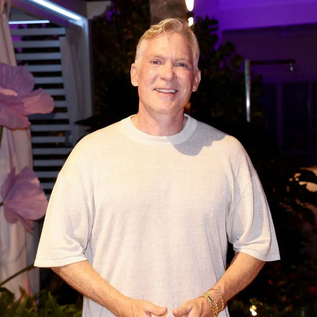Sam Champion, apresentador do Good Morning America, compartilhou uma foto mostrando sua transformação após perder peso.…