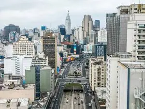 O transporte em São Paulo terá alterações de abertura e fechamento no dia da eleição. A logística do dia muda o ritmo d…