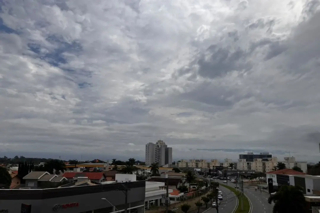 No Vale do Paraíba, chuva no sábado e calor no domingo do primeiro turno das eleições de 2026. A previsão de calor no d…