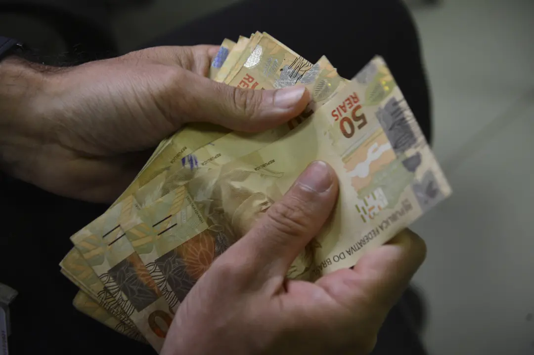 82,9% do PIB a dívida bruta do setor público já bateu os R$ 11 trilhões. O equilíbrio das contas públicas é o desafio a…