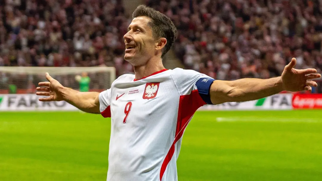 Lewandowski fez hat-trick e a Polônia venceu a Romênia por 6 a 0 na Liga das Nações. É impressionante ver a entrega del…