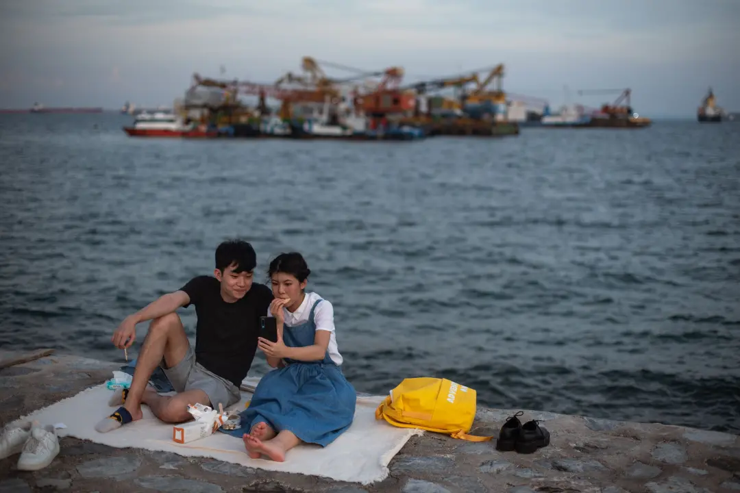 Singapura lançou FirstDate, um app de encontros para funcionários públicos entre 21 e 35 anos. O sistema usa o algoritm…