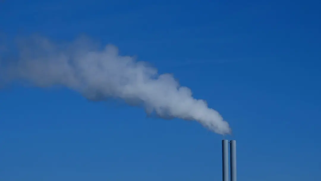 Guerra no Irã projeta uma queda de 0,5% nas emissões de CO2 em 2026 em relação a 2025. A redução de 190 milhões de tone…