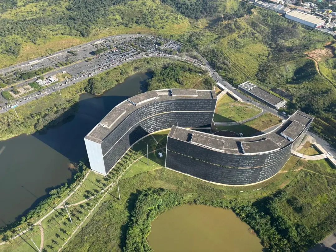 Minas Gerais com dívida de mais de 180 bilhões com a União, e a corrida pelo governo envolveu questões do SUS e rodovia…