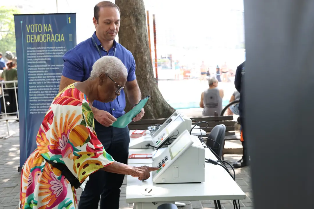 Cerca de 670 mil pessoas no Rio de Janeiro tiveram o local de votação transferido, mas o TRE-RJ não avisou ninguém indi…