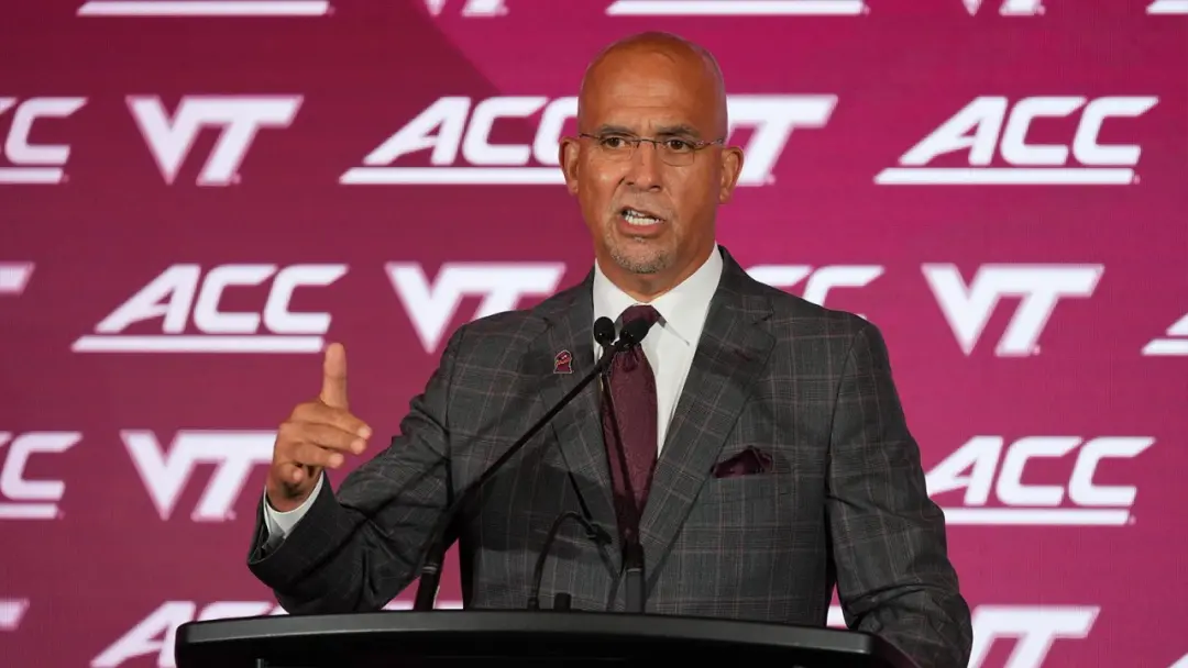 James Franklin falou com John Love depois do chute perdido contra Pitt, no jogo onde Virginia Tech perdeu de 35 a 33. A…