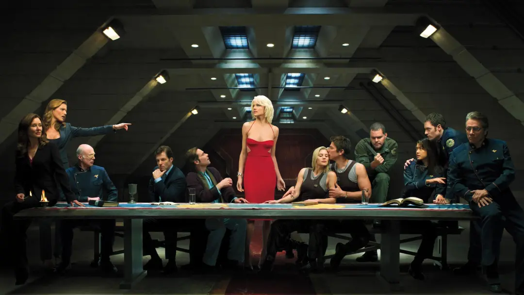 Battlestar Galactica coloca um novo capitão no comando da nave. A série sempre teve a liderança dos comandantes definin…