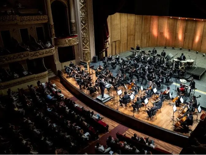 O Theatro Municipal recebe a Orquestra Sinfônica Jovem do Rio neste domingo, às 17h, para um concerto em homenagem ao D…