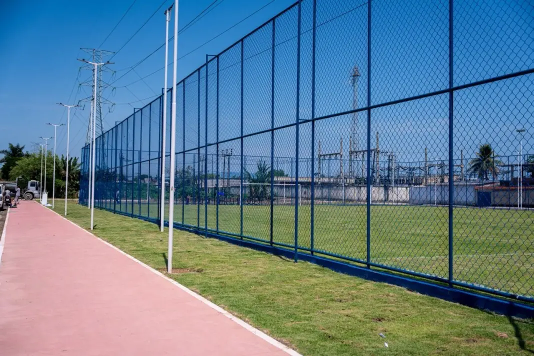 Complexo Esportivo Bossa Nova em Duque de Caxias foi totalmente revitalizado, com gramado novo, pintura e reforma do al…