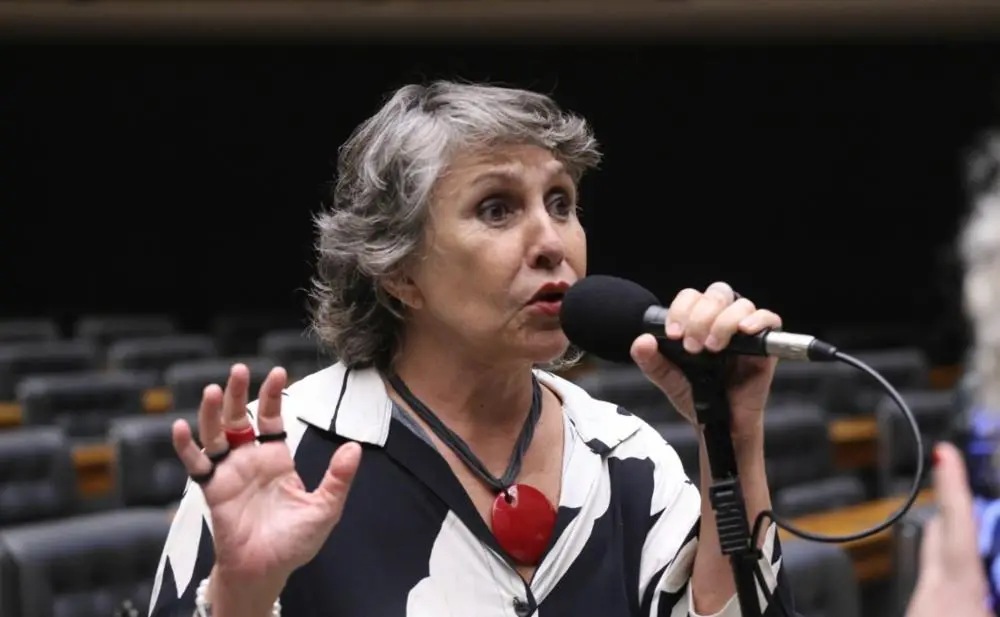 Paula Belmonte declarou apoio a Erika Kokay ao Senado, destacando competência e compromisso no vídeo. É importante ter …