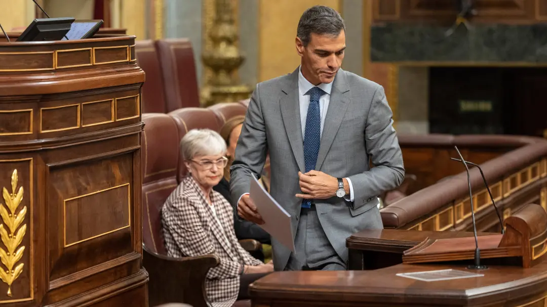 Sánchez avaliando o clima social contra a direita para decidir se convoca eleições, mas fontes indicam que ele ainda nã…