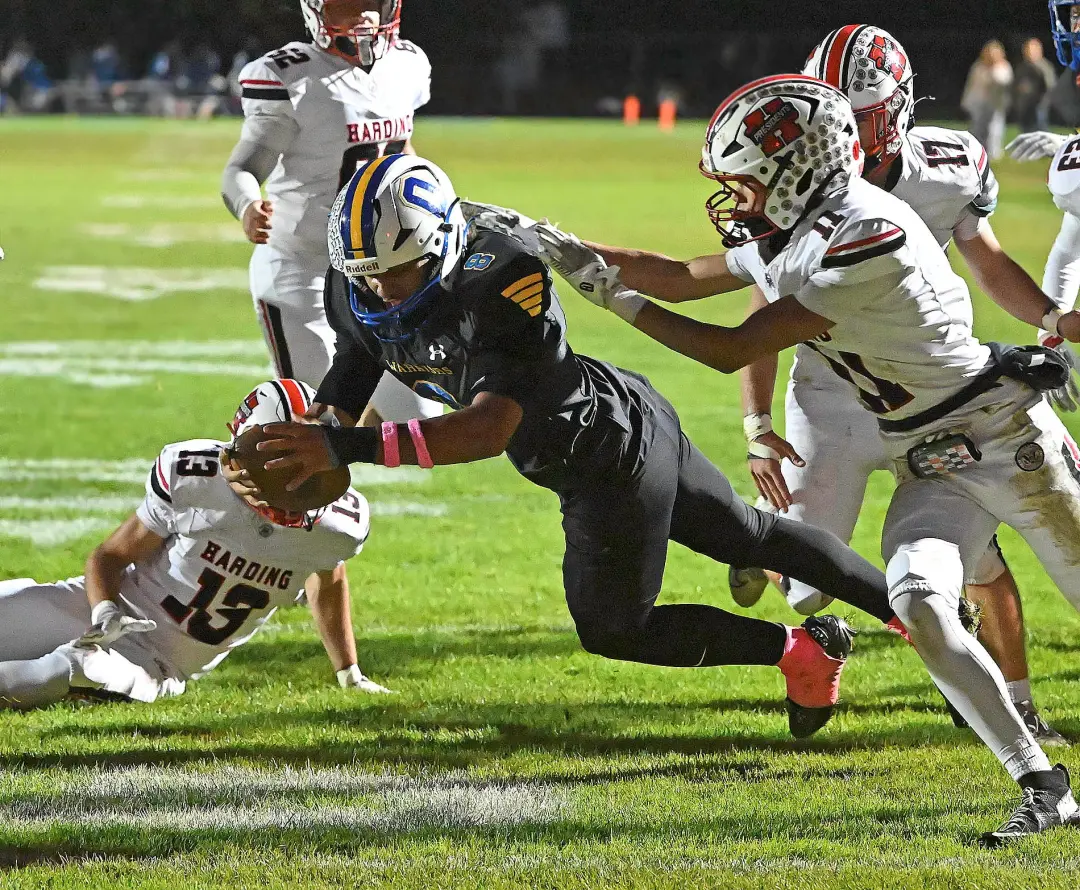Ontario vence Marion Harding por 27 a 12 na noite de retorno, com Trey Remy entrando e finalizando o jogo recuperando u…