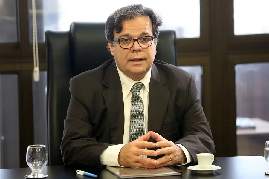Gilmar Mendes determinou o retorno do desembargador Tutmés Airan no TJAL, derrubando o afastamento pelo CNJ. A decisão …