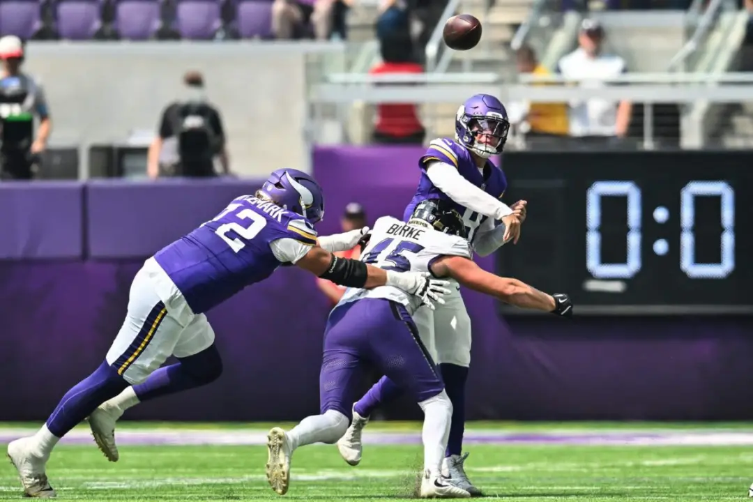 McCarthy, o jogador, trocado dos Vikings para os Giants por uma escolha de quinta rodada de 2027. O choque veio ao rece…