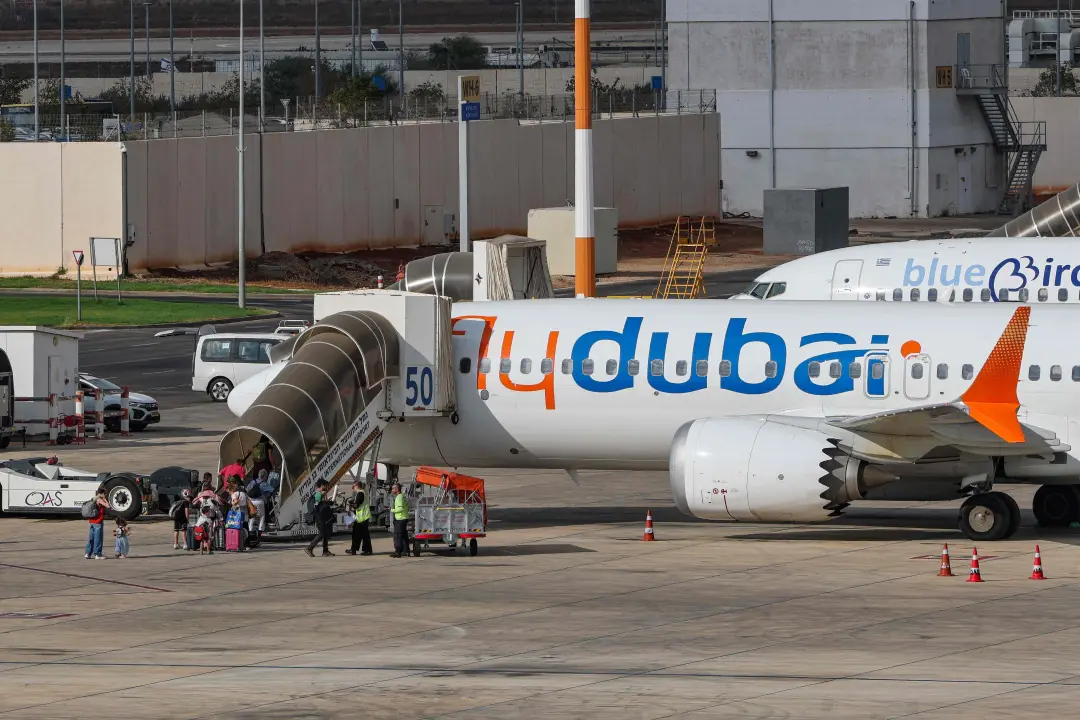 Quatro pilotos a bordo do voo Dubai para Tel Aviv, quando o copiloto agrediu o capitão. Dois outros pilotos assumiram o…