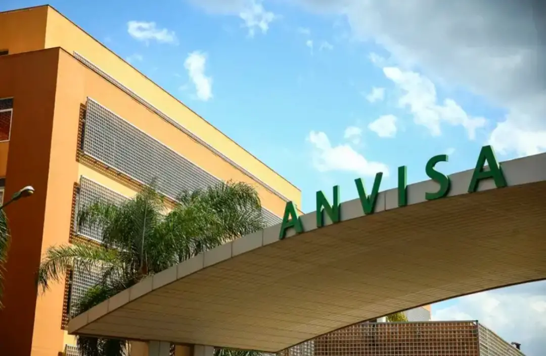 Anvisa determinou o recolhimento de produtos como gel intravaginal falsificado e lotes de antitranspirante Perspirex. O…