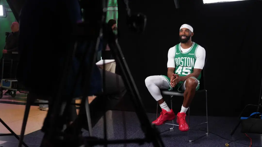 Mike Conley organizou uma liga de fantasy football com os companheiros do Celtics e já tem brincadeiras rolando. É lega…