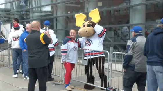 A festa ROC the Block aconteceu em Rochester, Nova York, antes da abertura da temporada do time Rochester Americans. O …
