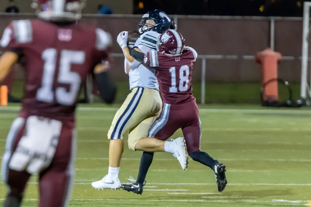 Hopewell venceu o Beaver Area por 62 a 14 na Semana 6, após uma troca de posse de bola no segundo tempo. A defesa de Ho…