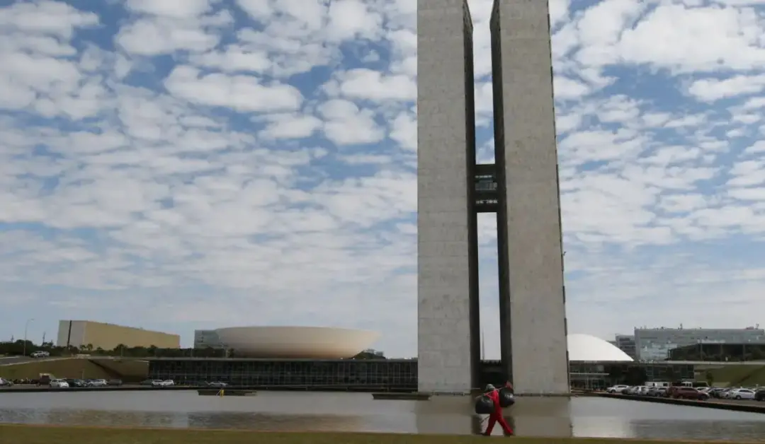Senado vai retomar debate sobre a PEC 221/2019 na próxima semana, propondo jornada de 40 horas semanais com dois dias d…