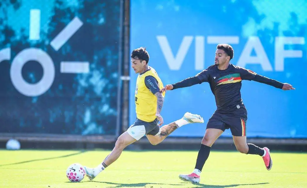 Vitória 5 a 0 do Grêmio no jogo-treino no CT Luiz Carvalho contra o Siapergs. A movimentação serviu para Renato Portalu…