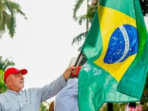Lula pede que TSE investigue a suspensão de serviços das embaixadas dos Estados Unidos. Parece um movimento que coloca …