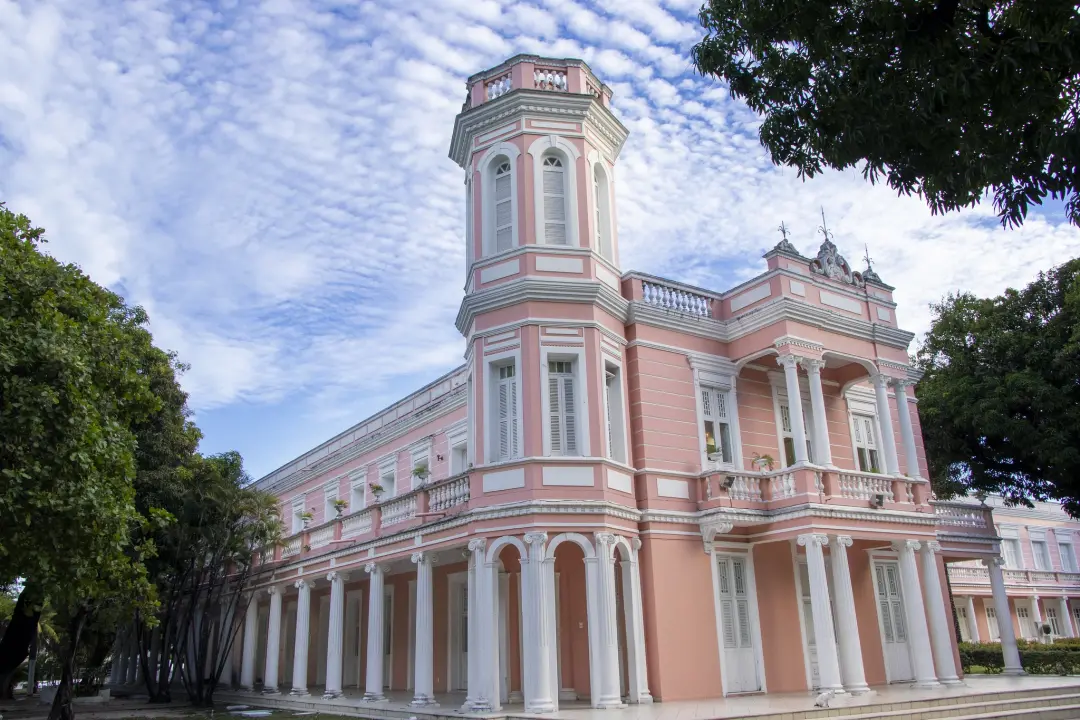 Cinco cursos novos vão estrear na UFC em 2027, incluindo Arqueologia e Cibersegurança para cidades como Quixadá. Essa e…