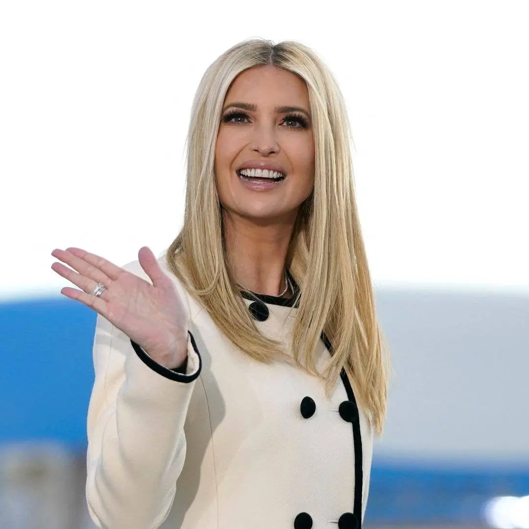 Em Miami, Ivanka Trump compartilhou fotos de família da avó Marie que completou 100 anos, reunindo dez netos-netos. Ver…