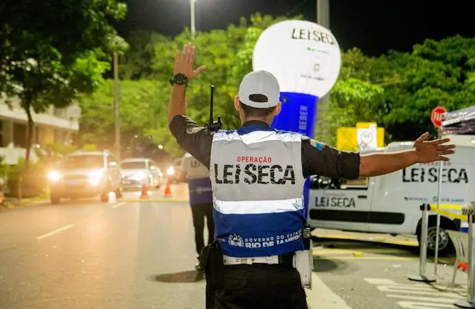 Nove estados terão lei seca total no primeiro turno eleitoral, enquanto outros cinco aplicam regras parciais. A medida …