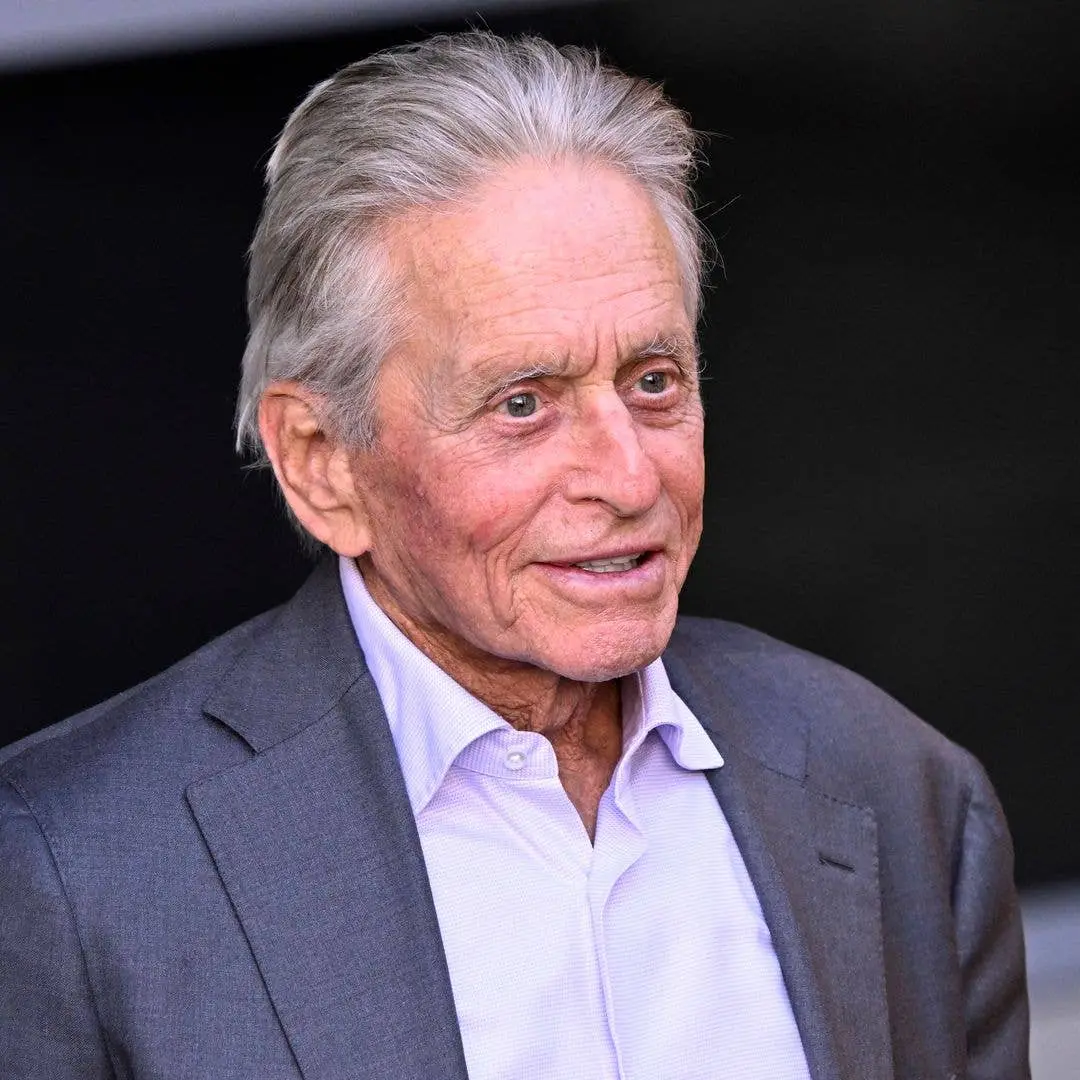 Michael Douglas confirmou romance secreto com outra pessoa entre julho e outubro de 1983, durante o período de separaçã…