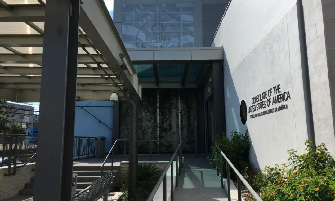 Estados Unidos e Austrália suspenderam o atendimento nas embaixadas brasileiras em razão de questões de segurança. A au…