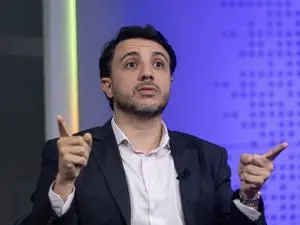 Renan mantém o jingle com Bete Balanço mesmo depois que Frejat repudiou a música. Manter algo assim, ignorando quem man…