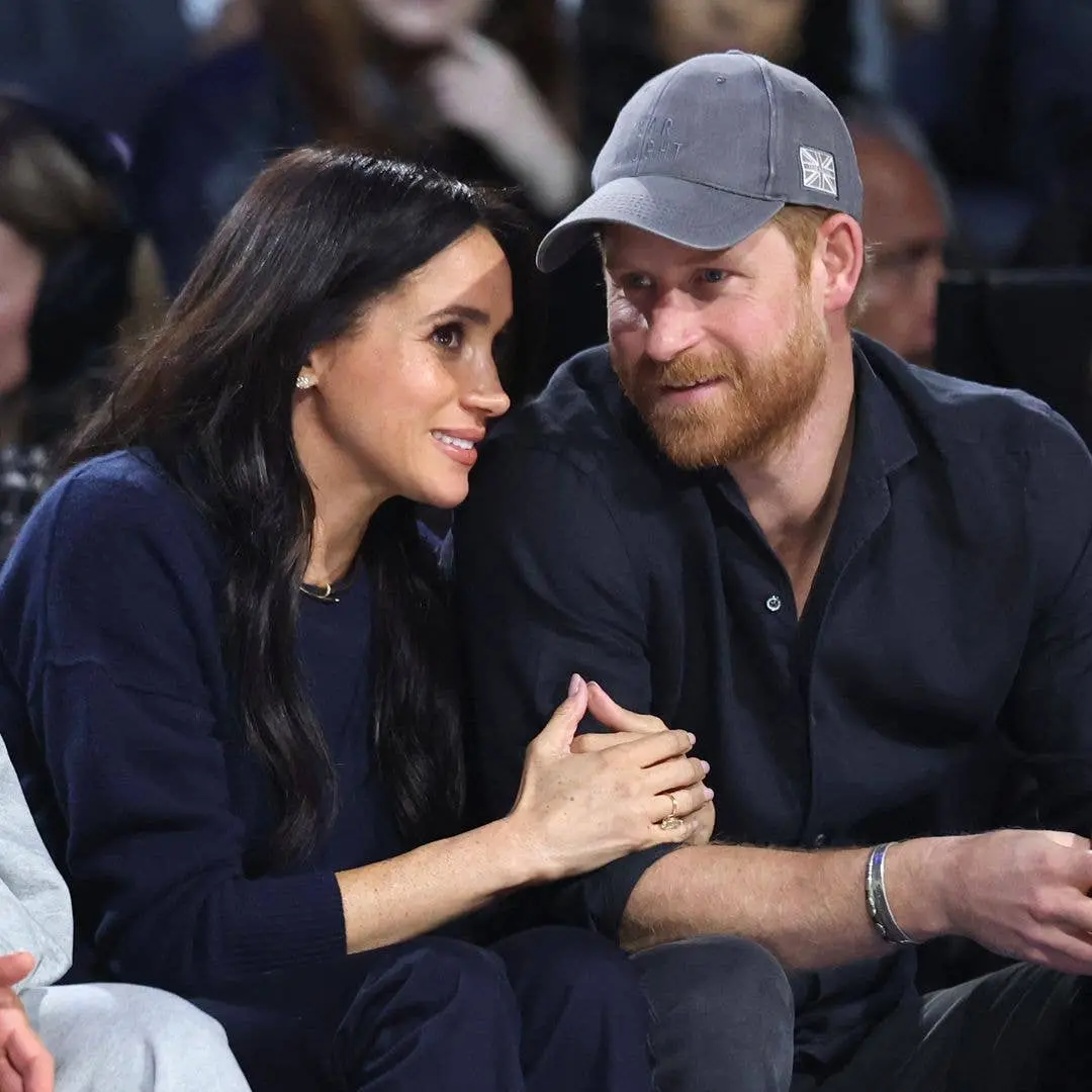 Prince Harry e Meghan Markle estavam no pub The Falkland Arms, nos Cotswolds, curtindo comida e bebida. É um sinal de q…