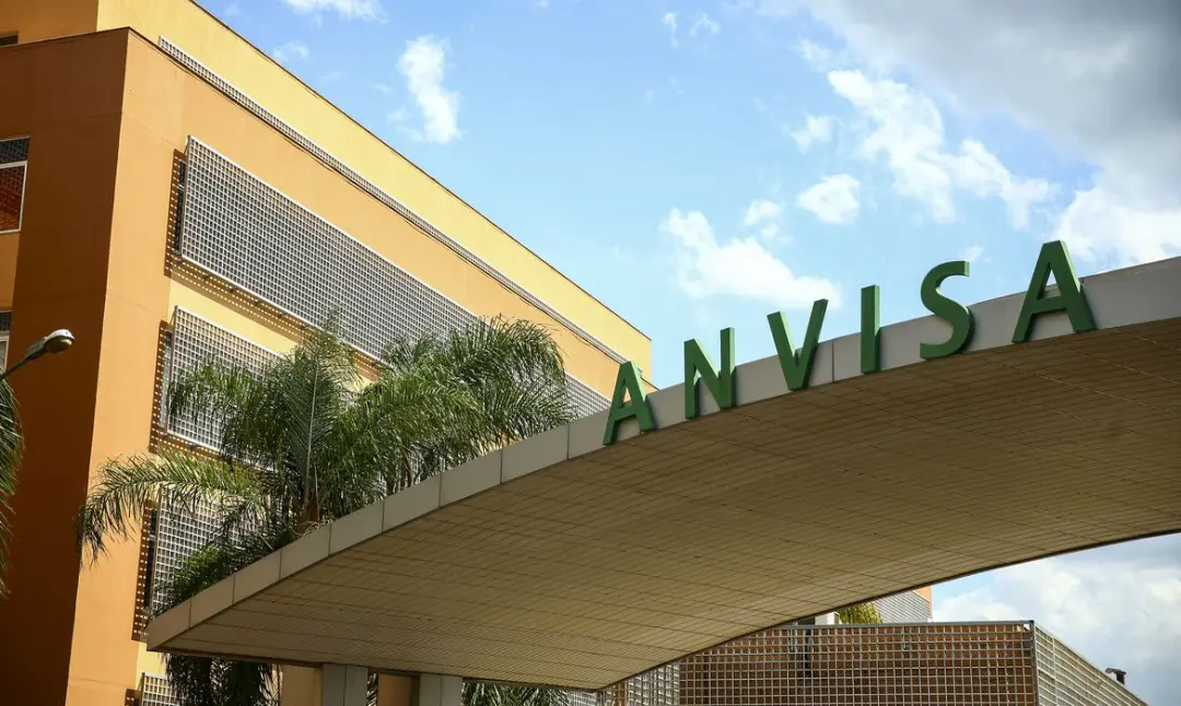 Anvisa proibiu vários cosméticos e produtos de limpeza sem registro, tipo o Hidrafemme Gel e Perspirex Strong, que fora…