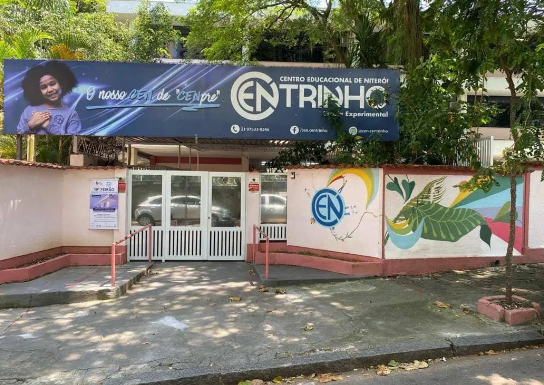 Centrinho, de Niterói, vai reduzir espaço depois de perder parte do terreno no leilão judicial. A escola continua funci…