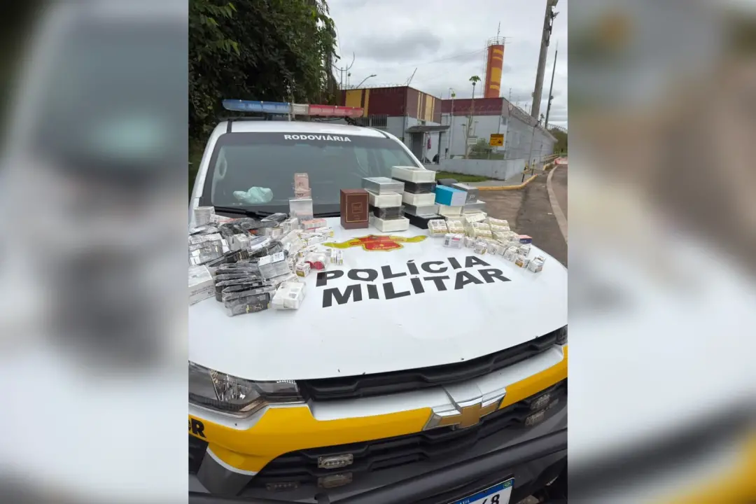 Na Rodovia Raposo Tavares, dupla foi presa com medicamentos, eletrônicos e perfumes sem documentação, vindo de Foz do I…