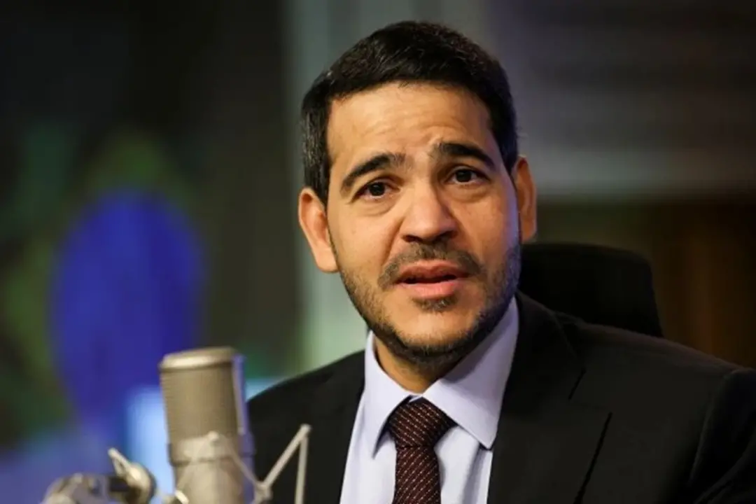 Jorge Messias disse que interferencia de interesses estrangeiros na democracia brasileira nao pode ser tolerada. Isso p…