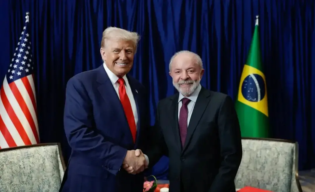 A soberania brasileira corre risco inédito com a eleição atual, devido à disputa de Flávio Bolsonaro e à política inter…