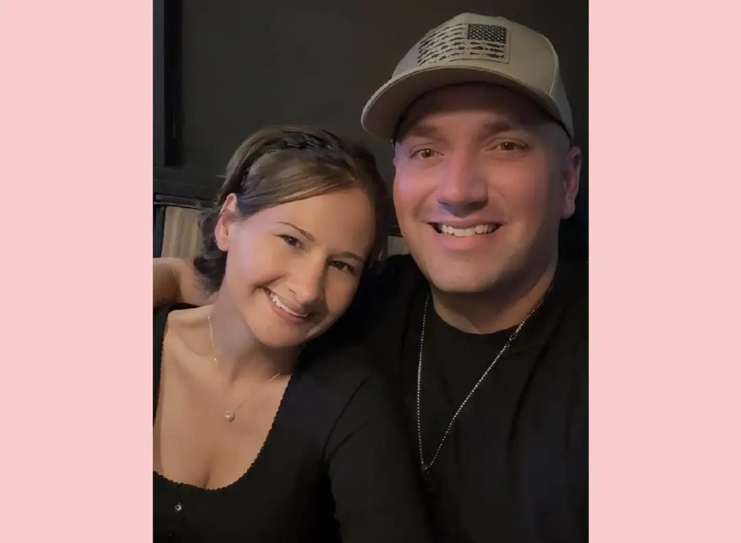 Ken Urker, 34 anos, foi encontrado morto em sua residência na Louisiana após checagem de bem estar. Encontraram materia…