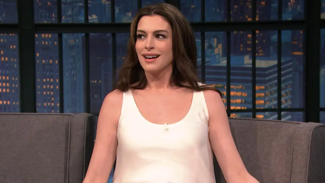 Anne Hathaway comentou que o vídeo de Patient Zero de Taylor Swift não parecia ligado ao filme Verity, mesmo com a pres…