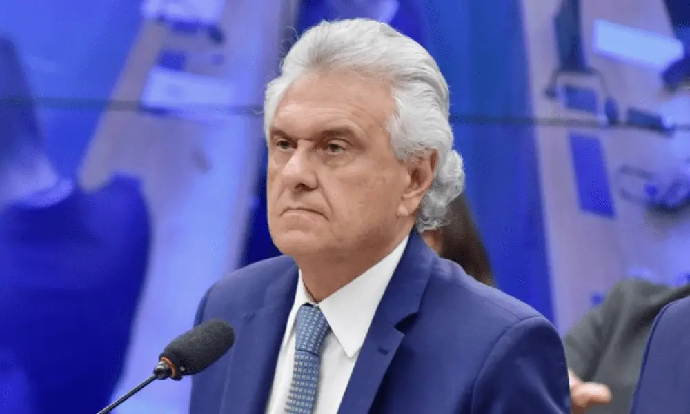 Ronaldo Caiado, médico e produtor rural, renunciou ao governo de Goiás para disputar a Presidência em 2026. Sua trajetó…