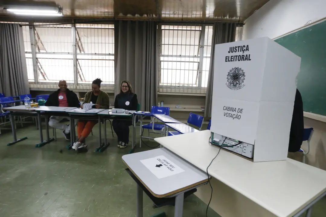 158 milhões de brasileiros vão votar em 2026. A recomendação é usar colinha com os números dos candidatos, já que não s…