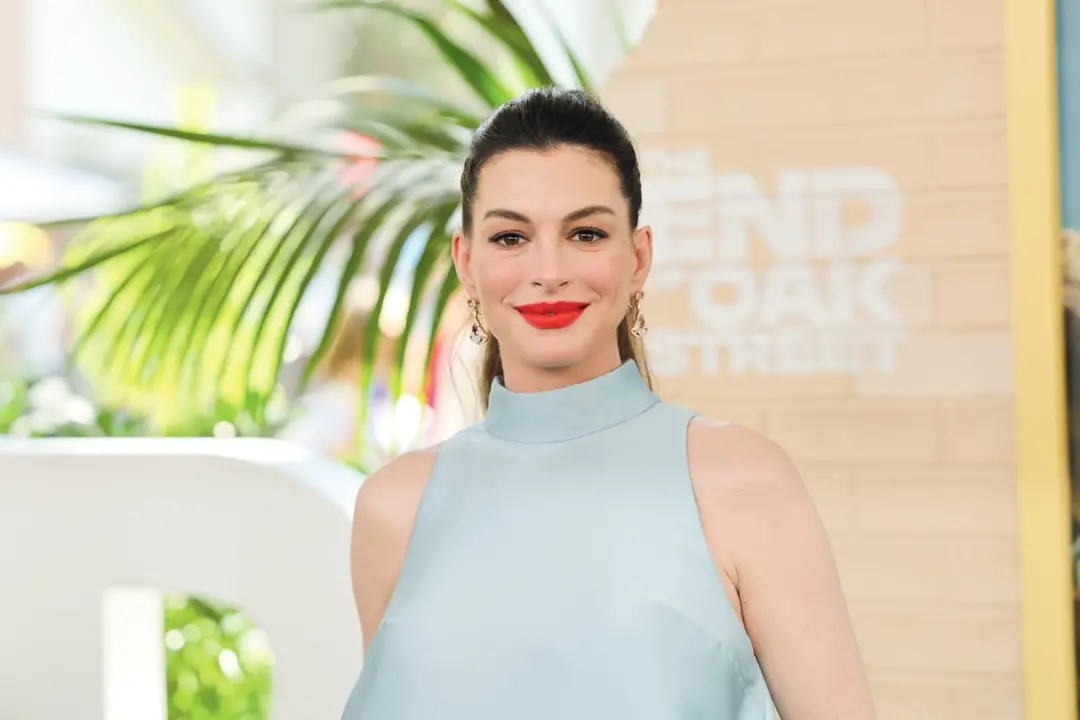 Anne Hathaway, aos 43 anos, comentou que o sintoma mais forte na terceira gravidez dela foi um olfato muito aguçado. Is…
