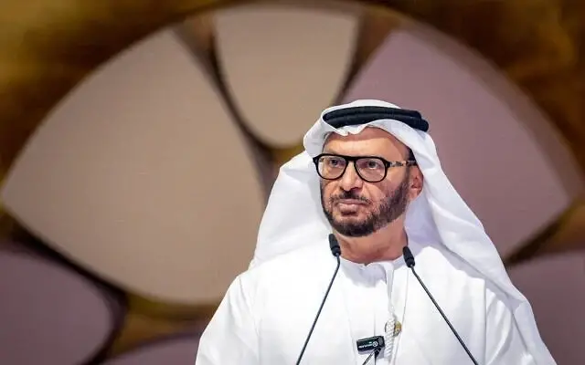 Anwar Gargash classificou o ataque a facadas em voo da Flydubai com destino a Israel como ato terrorista. A atitude dem…